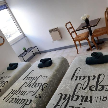 Paris Par Trains, Area, Studios Avec Salle De Bain Et Kitchenette Privees, Ou, Chambres Avec Salles Bain Et Cuisines Communes Persan Eksteriør bilde