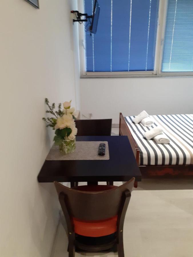 Paris Par Trains, Area, Studios Avec Salle De Bain Et Kitchenette Privees, Ou, Chambres Avec Salles Bain Et Cuisines Communes Persan Eksteriør bilde