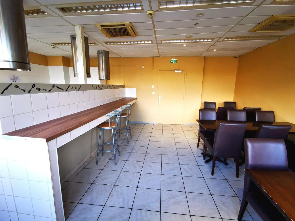 Paris Par Trains, Area, Studios Avec Salle De Bain Et Kitchenette Privees, Ou, Chambres Avec Salles Bain Et Cuisines Communes Persan Eksteriør bilde