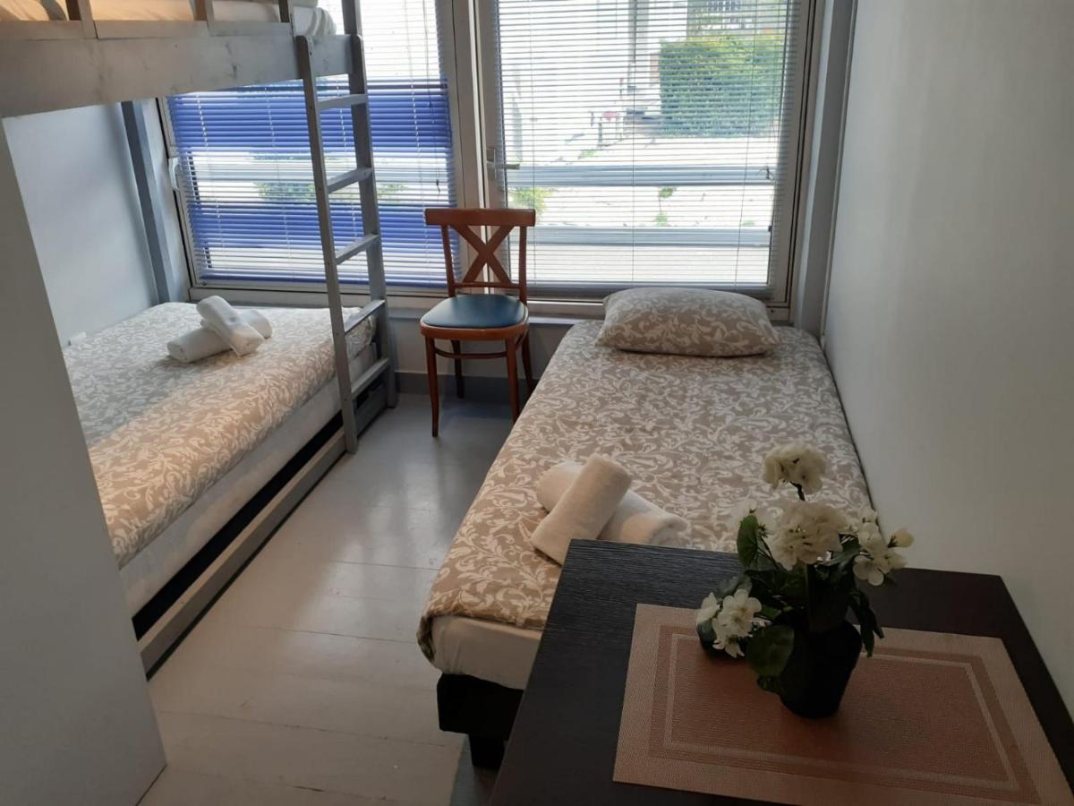 Paris Par Trains, Area, Studios Avec Salle De Bain Et Kitchenette Privees, Ou, Chambres Avec Salles Bain Et Cuisines Communes Persan Eksteriør bilde