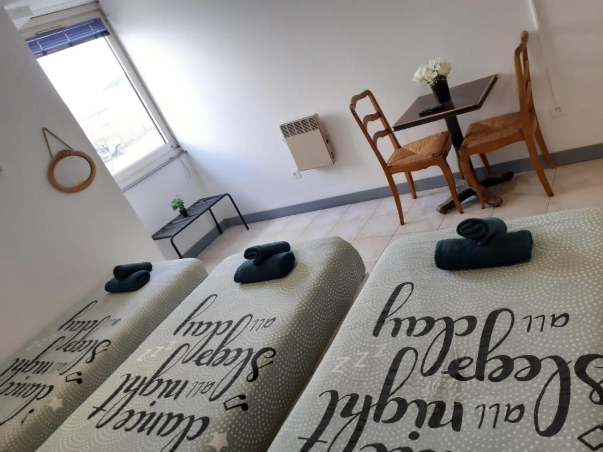 Paris Par Trains, Area, Studios Avec Salle De Bain Et Kitchenette Privees, Ou, Chambres Avec Salles Bain Et Cuisines Communes Persan Eksteriør bilde