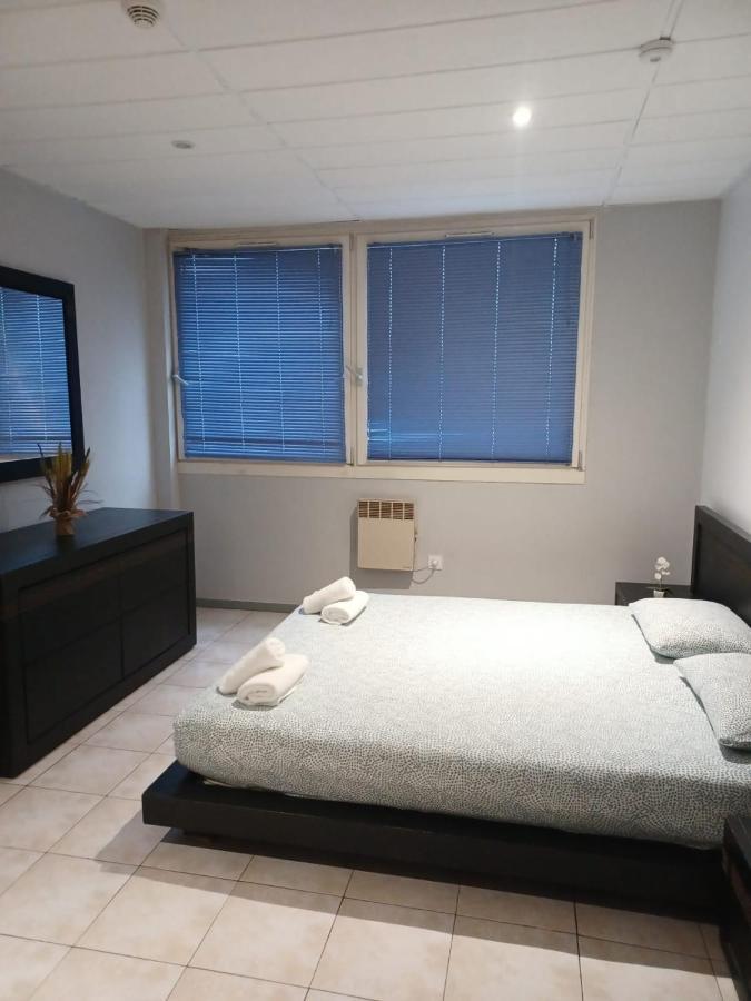 Paris Par Trains, Area, Studios Avec Salle De Bain Et Kitchenette Privees, Ou, Chambres Avec Salles Bain Et Cuisines Communes Persan Eksteriør bilde