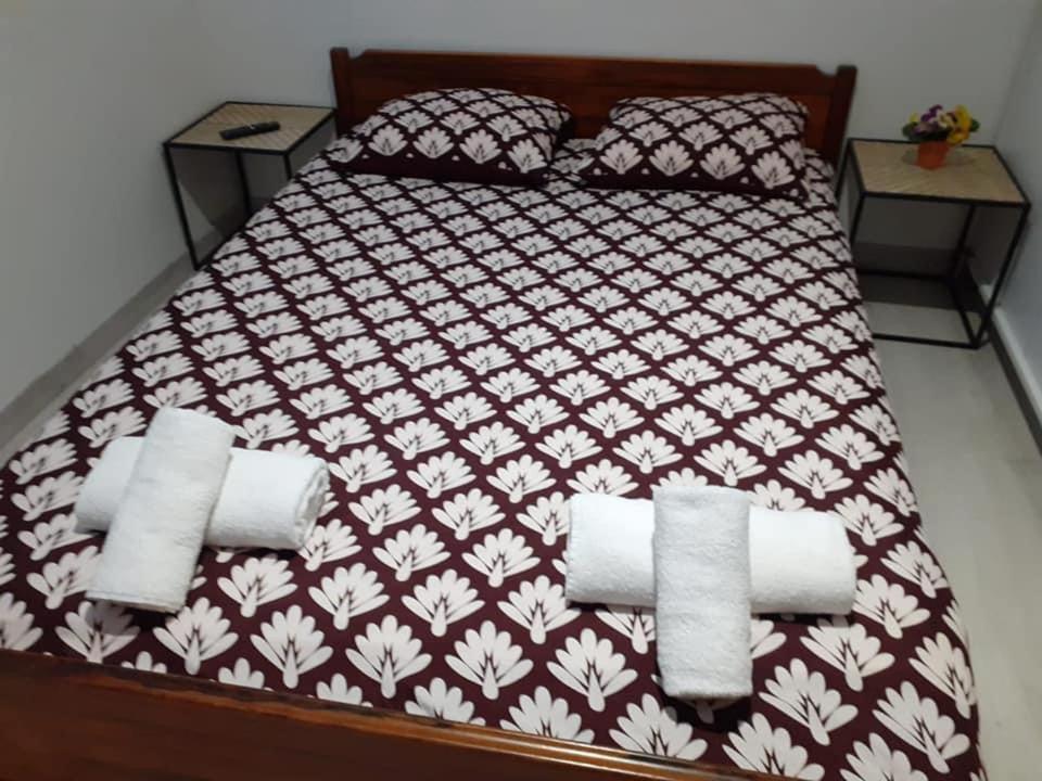 Paris Par Trains, Area, Studios Avec Salle De Bain Et Kitchenette Privees, Ou, Chambres Avec Salles Bain Et Cuisines Communes Persan Eksteriør bilde