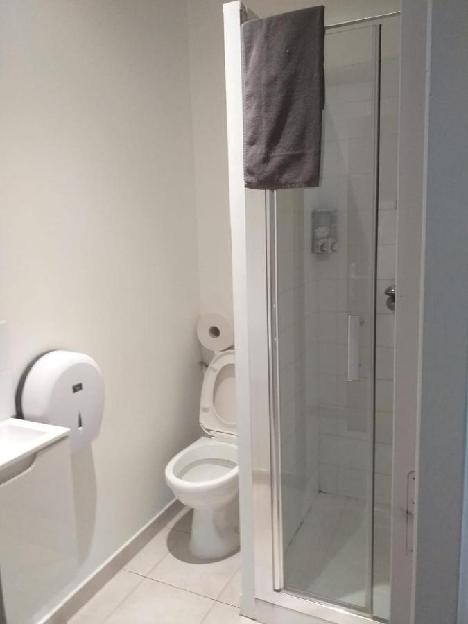 Paris Par Trains, Area, Studios Avec Salle De Bain Et Kitchenette Privees, Ou, Chambres Avec Salles Bain Et Cuisines Communes Persan Eksteriør bilde