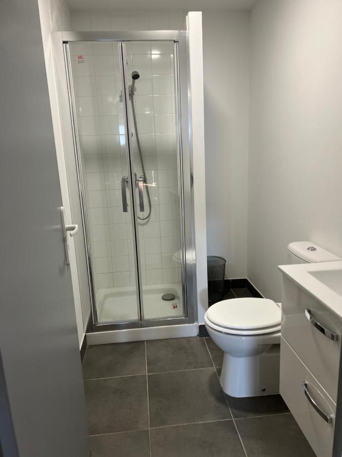 Paris Par Trains, Area, Studios Avec Salle De Bain Et Kitchenette Privees, Ou, Chambres Avec Salles Bain Et Cuisines Communes Persan Eksteriør bilde